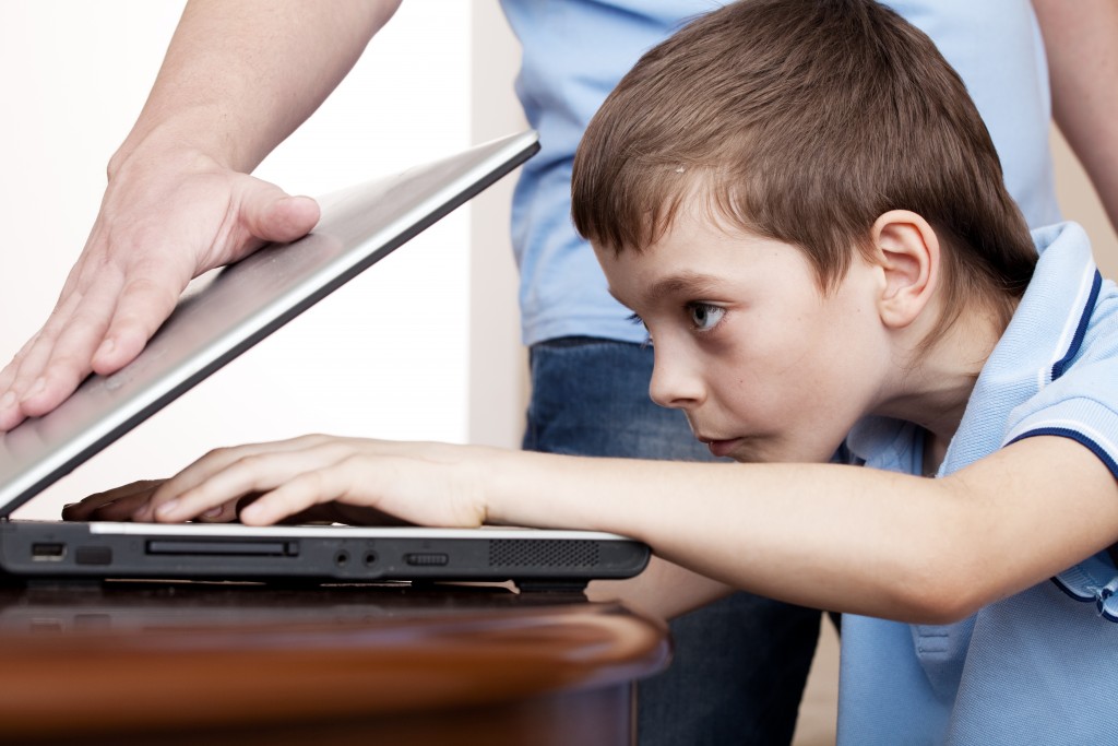child using the computer